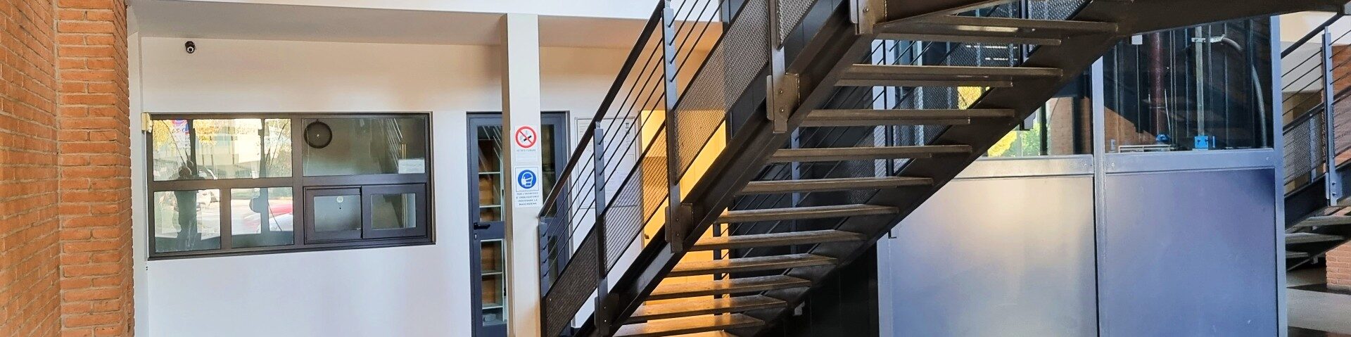 Moderno loft a Milano Corvetto con cucina e balcone e parcheggio interno gratuito